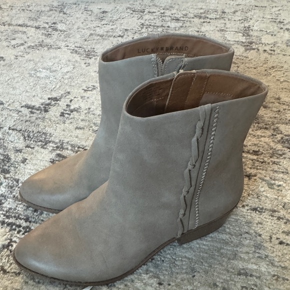 NWOT Lucky Brand Fakelle western ankle cowboy taupe Chelsea ankle boots size 9.5 - Picture 6 of 10